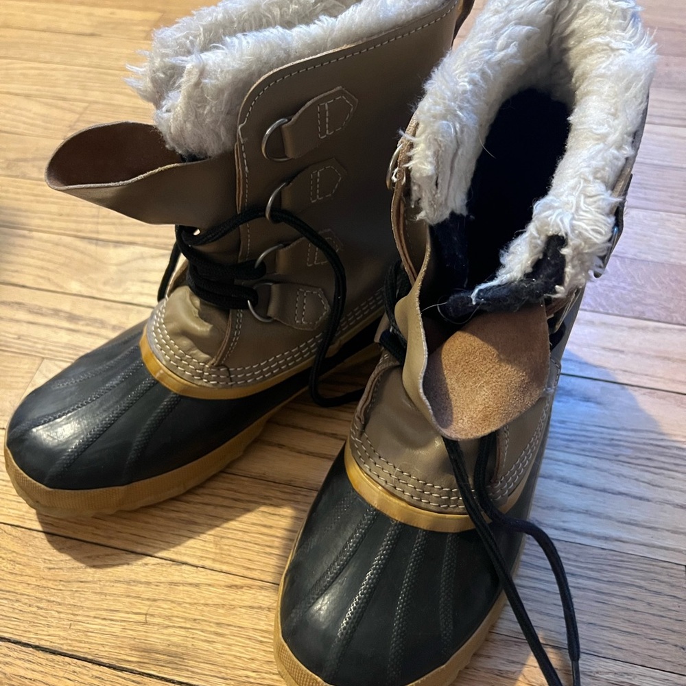 Sorel Winter Waterproof Boots with Fur Lining - Black and Tan